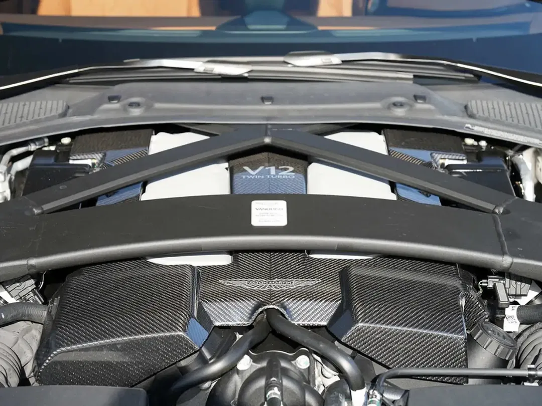 Aston Martin Vanquish V12 - Thumbnail 20