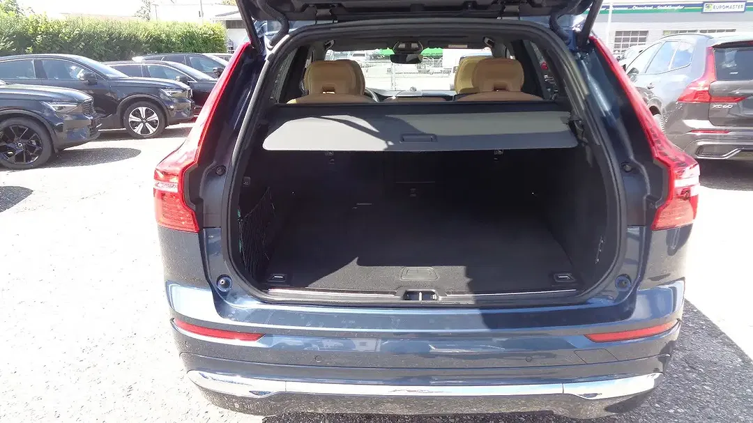 Volvo XC60 T8 PHEV Hybrid AWD Ultimate Bright - Thumbnail 3