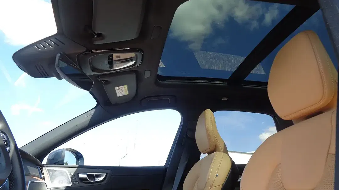 Volvo XC60 T8 PHEV Hybrid AWD Ultimate Bright - Thumbnail 5