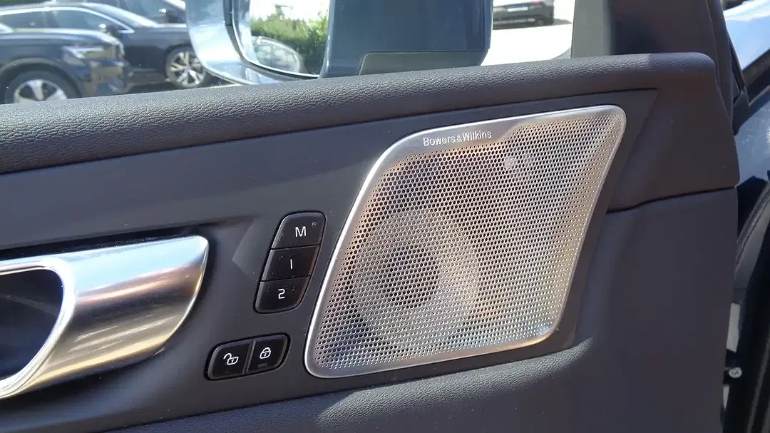 Volvo XC60 T8 PHEV Hybrid AWD Ultimate Bright - Thumbnail 6