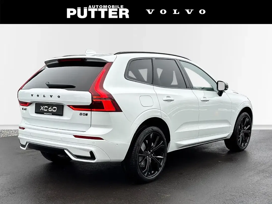 Volvo XC60 B5 AWD Plus Black Edition - foto 2