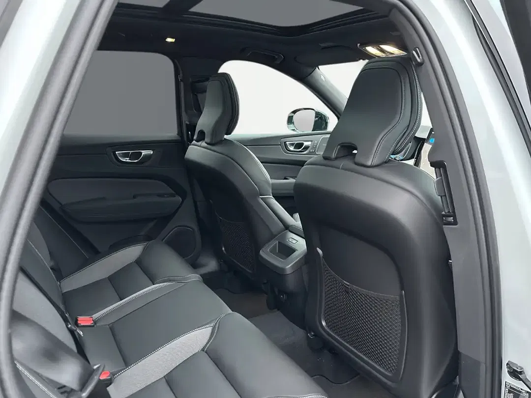 Volvo XC60 B5 AWD Plus Black Edition - Thumbnail 5