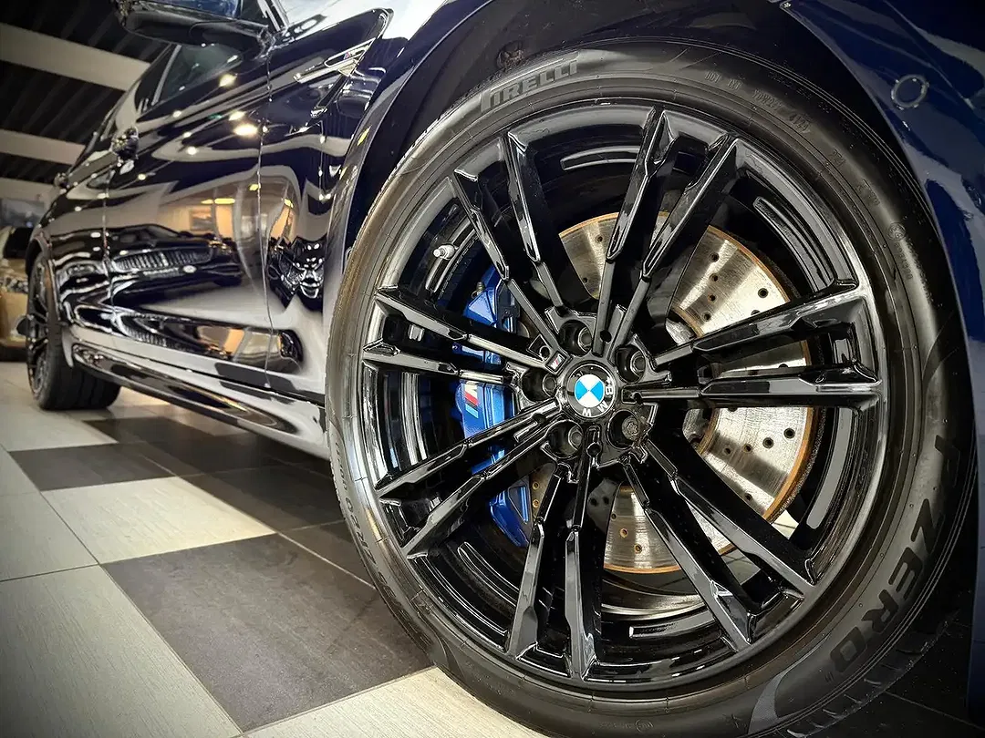 BMW M5 M - Thumbnail 4