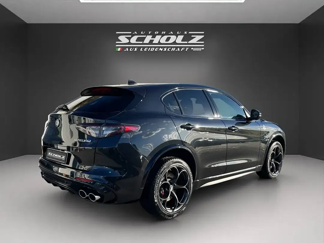 Alfa Romeo Quadrifoglio - Thumbnail 4