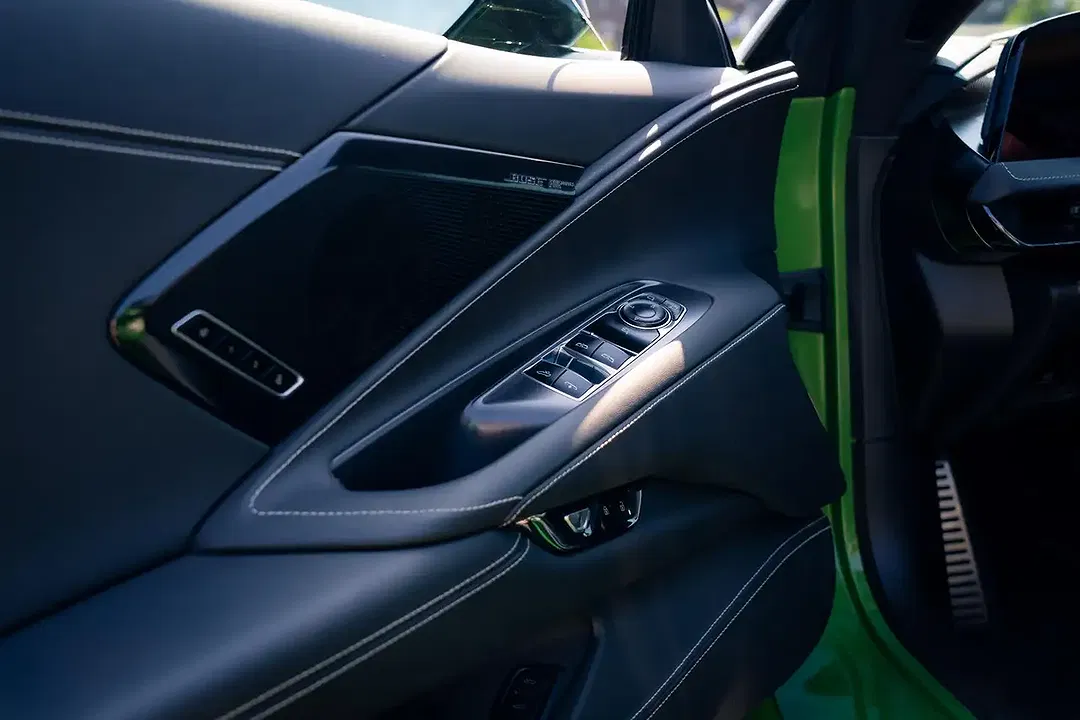 Corvette C8 Stingray Convertible 3LT - Thumbnail 11