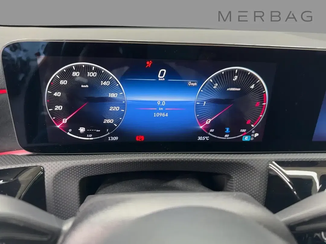 Mercedes-Benz CLA 200 AMG Line - Thumbnail 8