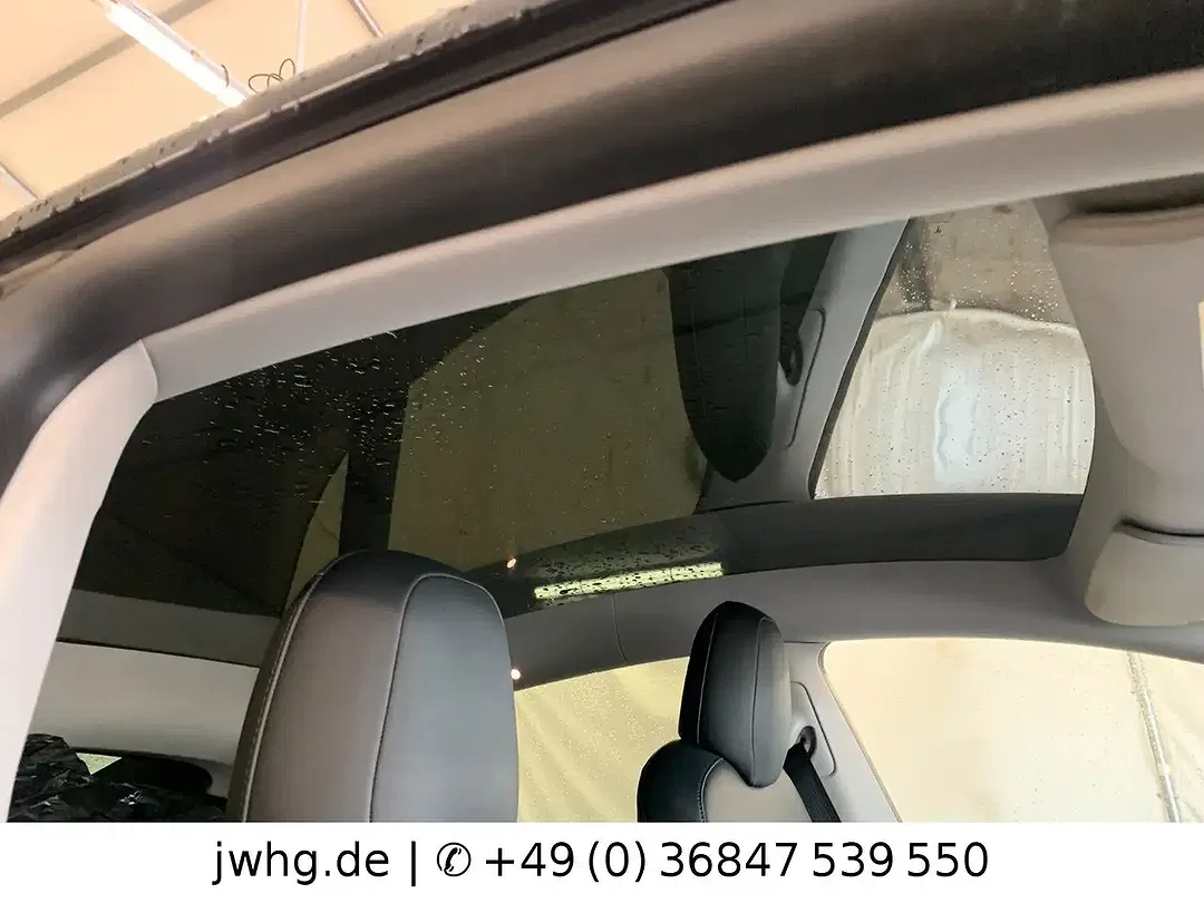 Tesla Model Y AWD Dual Motor Long Range - Thumbnail 3