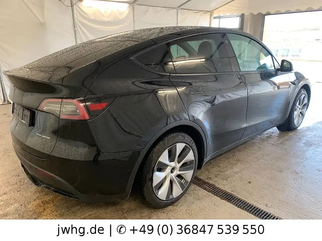 Tesla Model Y AWD Dual Motor Long Range - Thumbnail 5