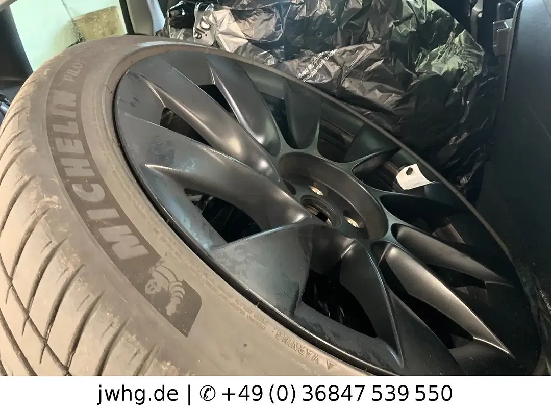 Tesla Model Y AWD Dual Motor Long Range - Thumbnail 6