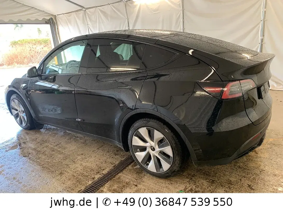 Tesla Model Y AWD Dual Motor Long Range - Thumbnail 7