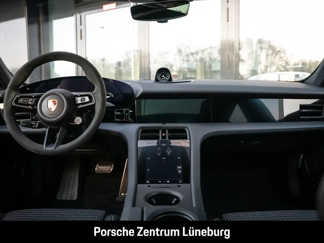 Porsche Taycan Edition - Thumbnail 6