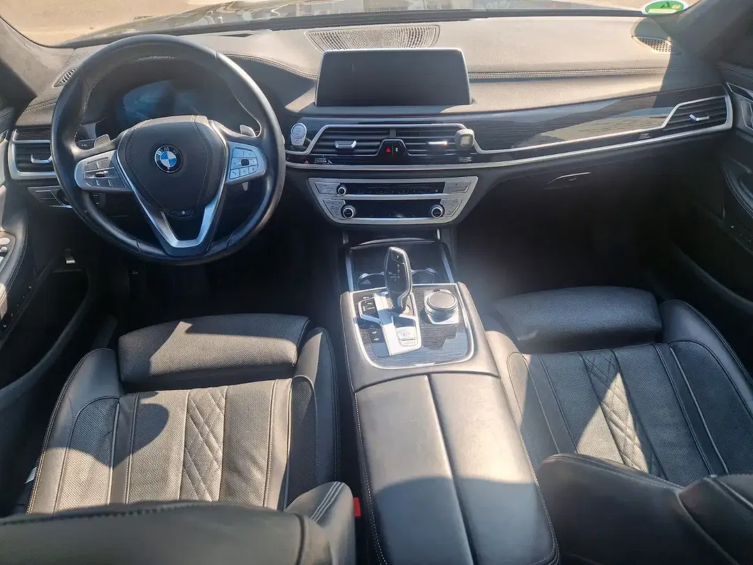 BMW 730 xDrive - Thumbnail 6