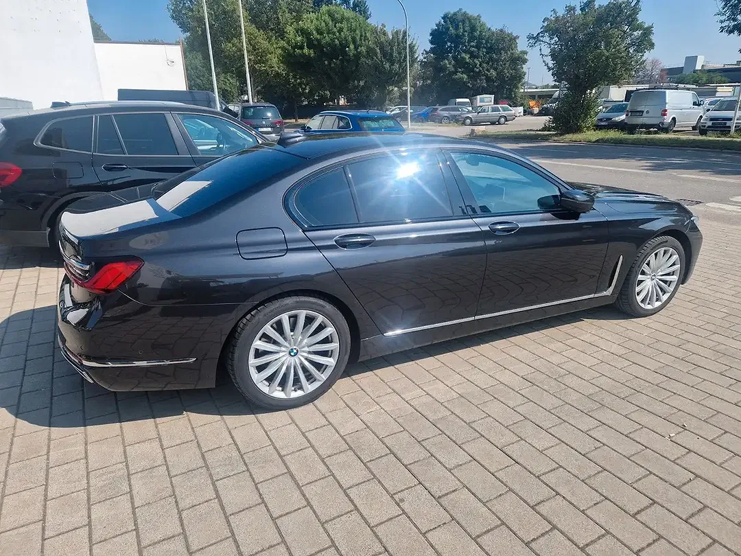 BMW 730 xDrive - Thumbnail 4