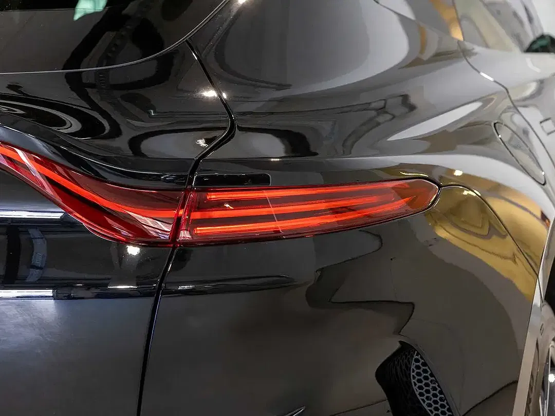 Aston Martin DBX 707 - Thumbnail 12