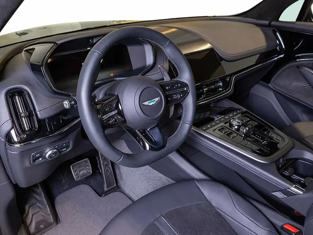 Aston Martin DBX 707 - Thumbnail 3