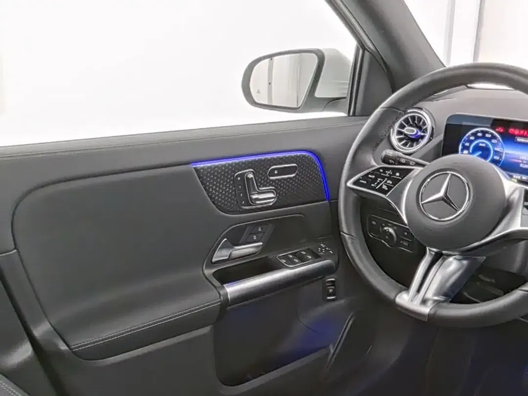 Mercedes-Benz EQA 250 - Thumbnail 9