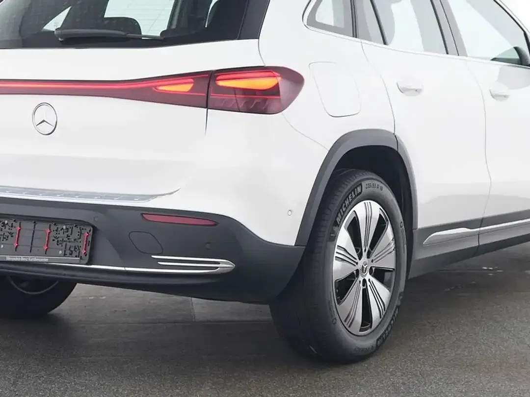 Mercedes-Benz EQA 250 - Thumbnail 4