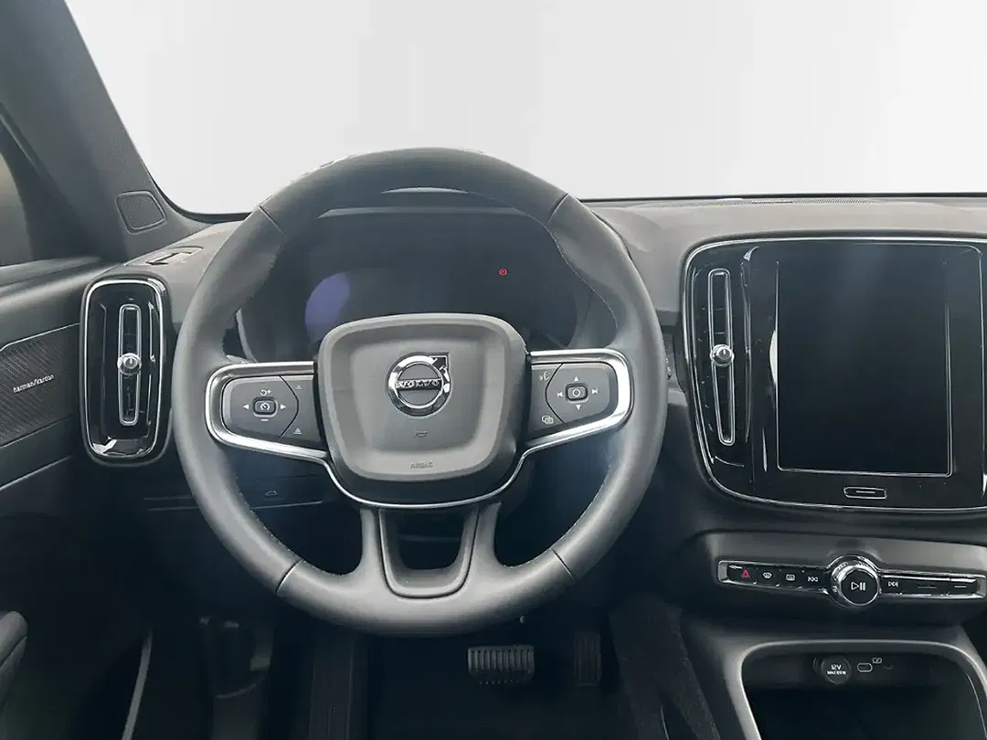 Volvo EX40 Single Motor Plus Black Edition - Thumbnail 13