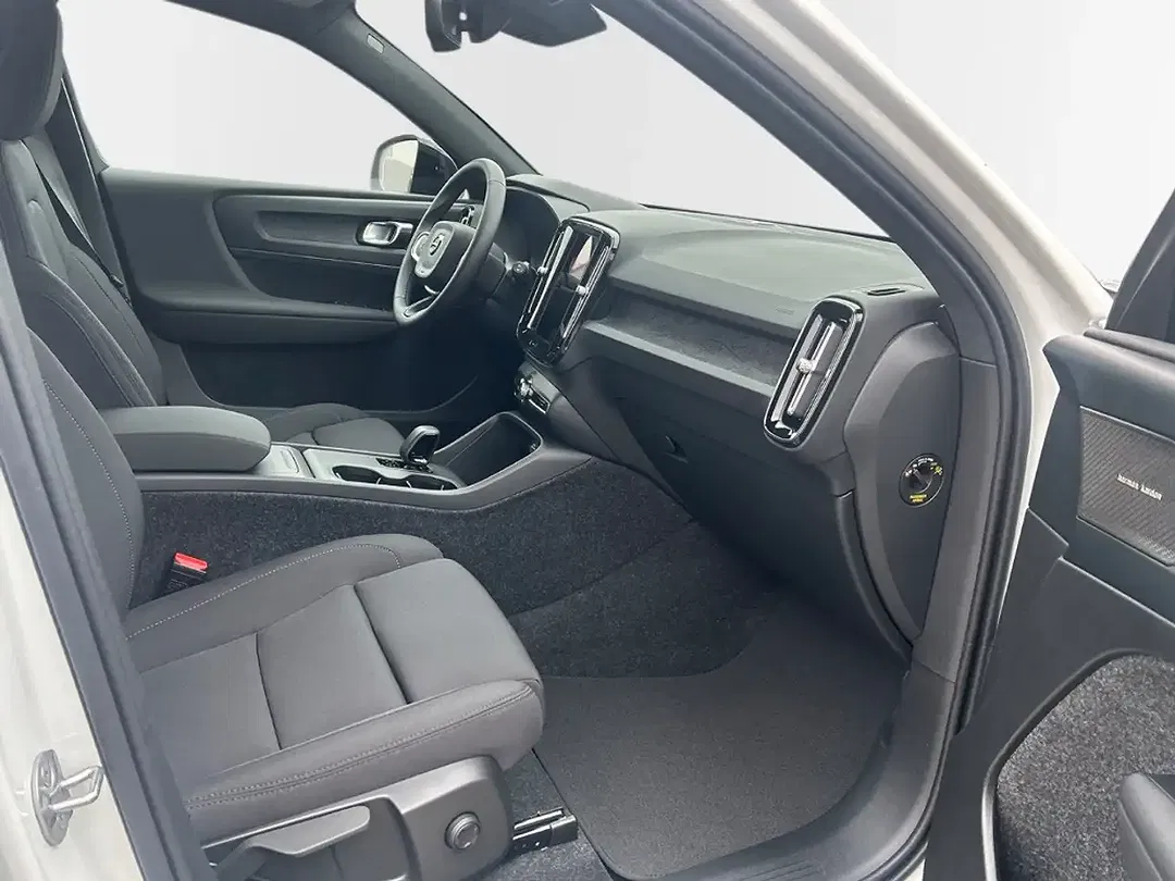 Volvo EX40 Single Motor Plus Black Edition - Thumbnail 3