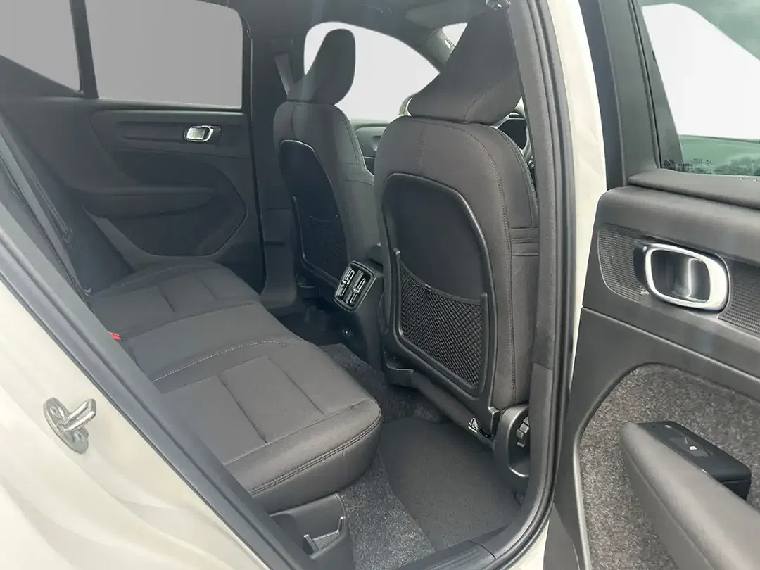 Volvo EX40 Single Motor Plus Black Edition - Thumbnail 5