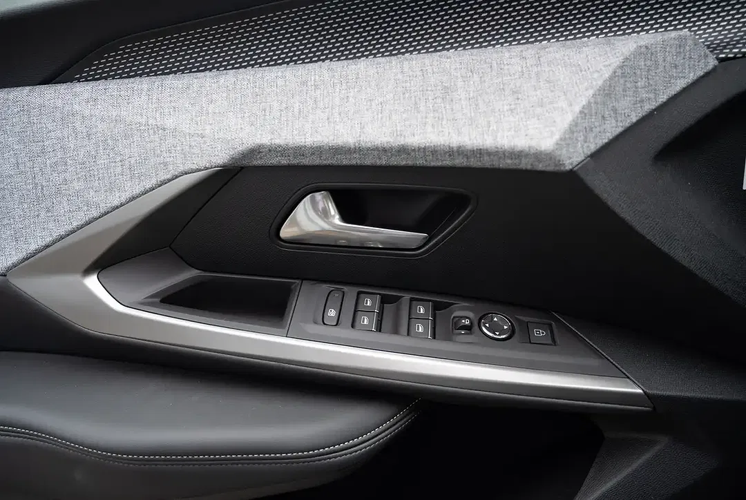 Peugeot 3008 145 e-DSC6 Hybrid GT - Thumbnail 13