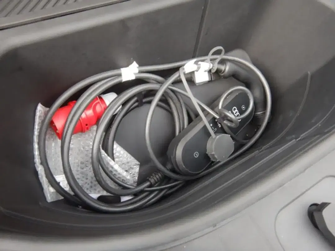 Audi SQ6 e-tron quattro Edition One - Thumbnail 11