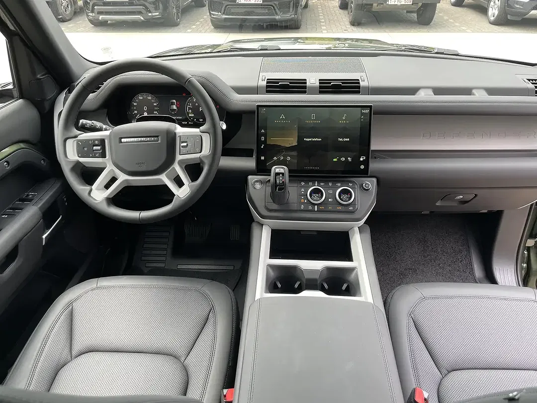 Land Rover Defender P300e 110 S - Thumbnail 7