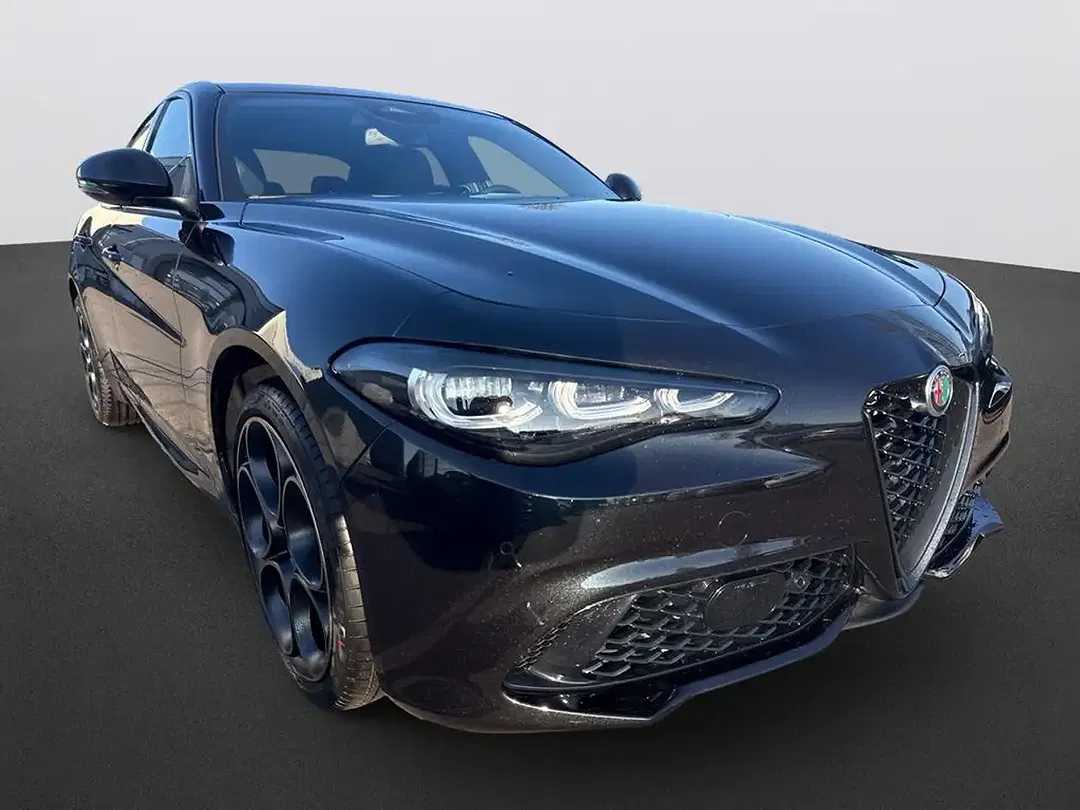Alfa Romeo Giulia Q4 Intensa - Thumbnail 8