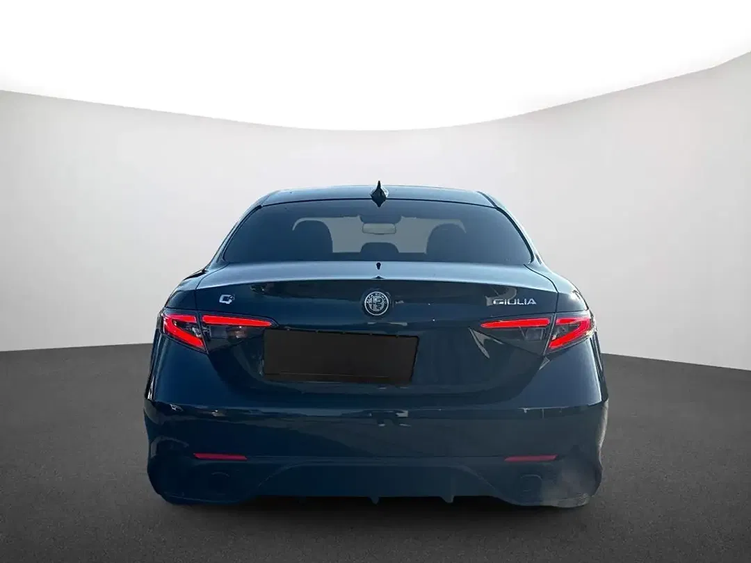 Alfa Romeo Giulia Q4 Intensa - Thumbnail 3