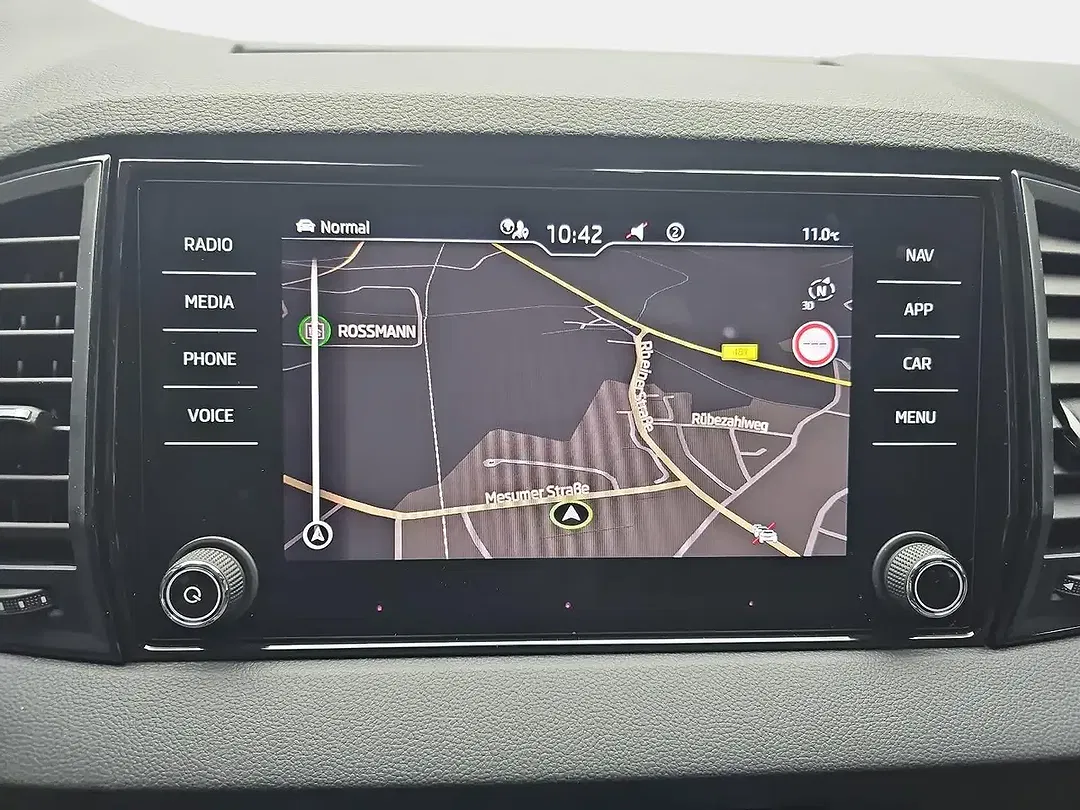 Skoda Karoq 2.0 TDI DSG 4x4 Sportline - Thumbnail 9