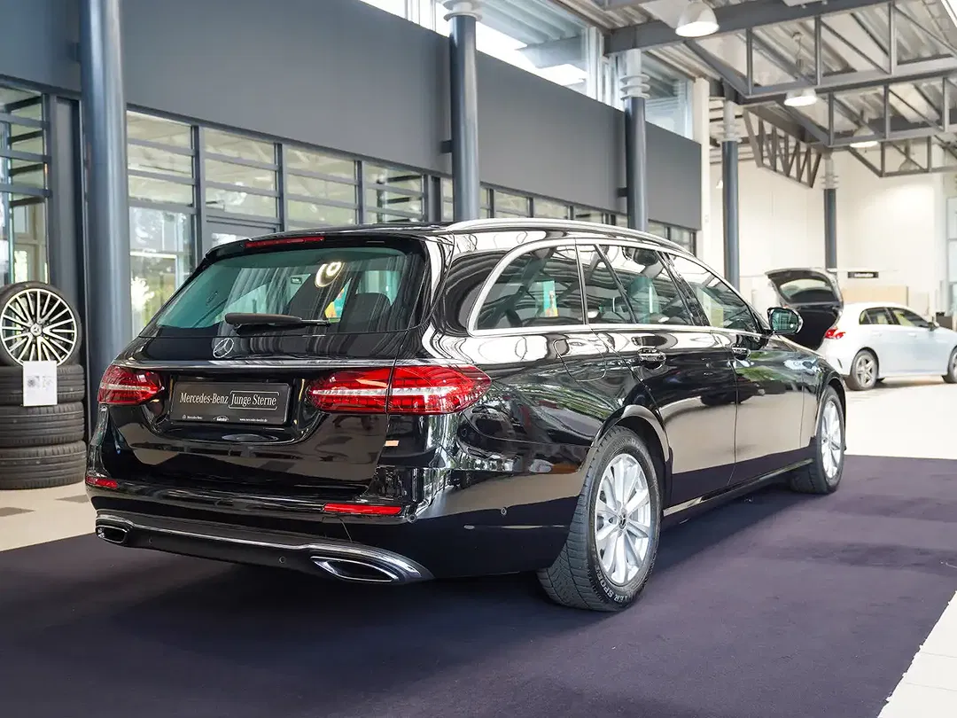 Mercedes-Benz E 220 Avantgarde - Thumbnail 3