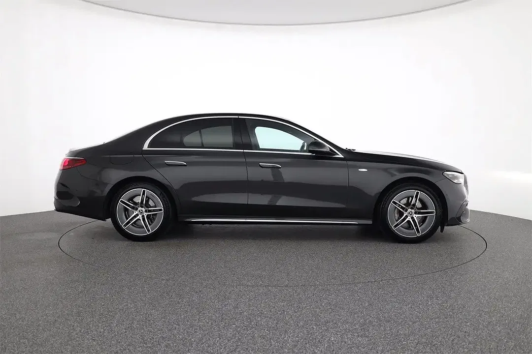 Mercedes-Benz E 300 4MATIC AMG Line - Thumbnail 4