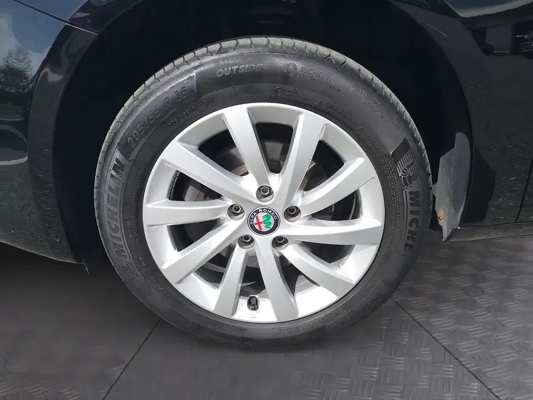 Alfa Romeo Giulietta 1.4 Turbo - Thumbnail 13
