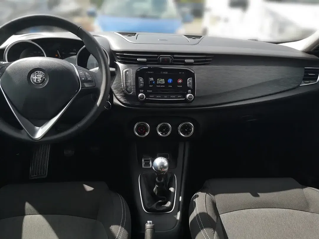 Alfa Romeo Giulietta 1.4 Turbo - Thumbnail 4