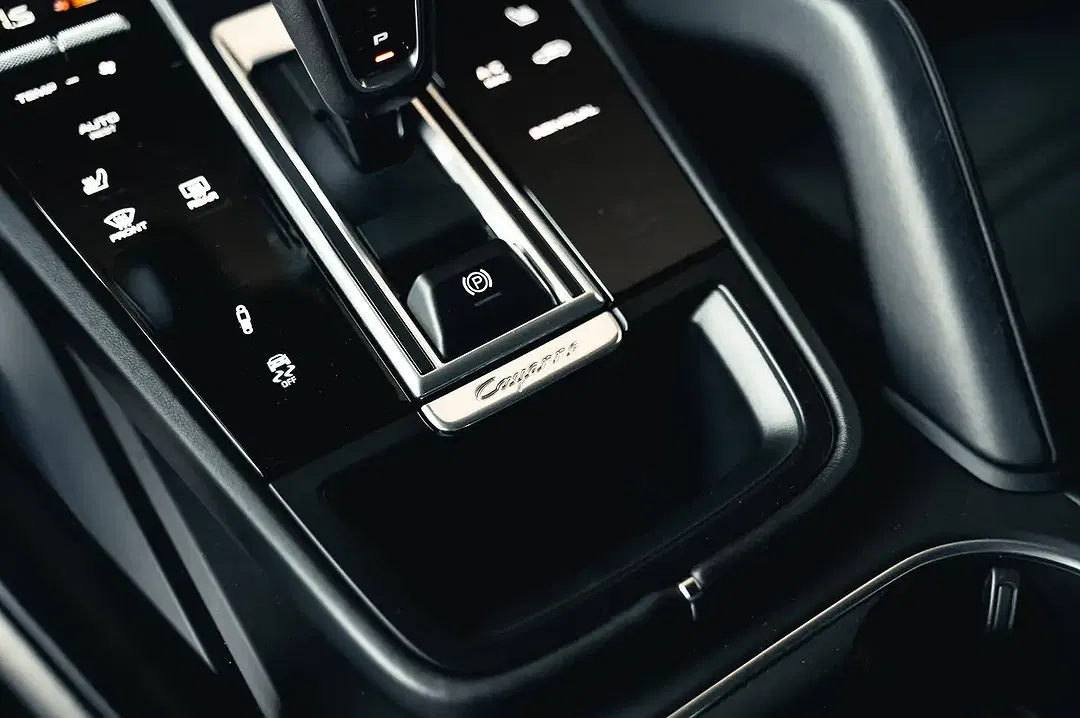 Porsche Cayenne E-Hybrid Coupe - Thumbnail 12