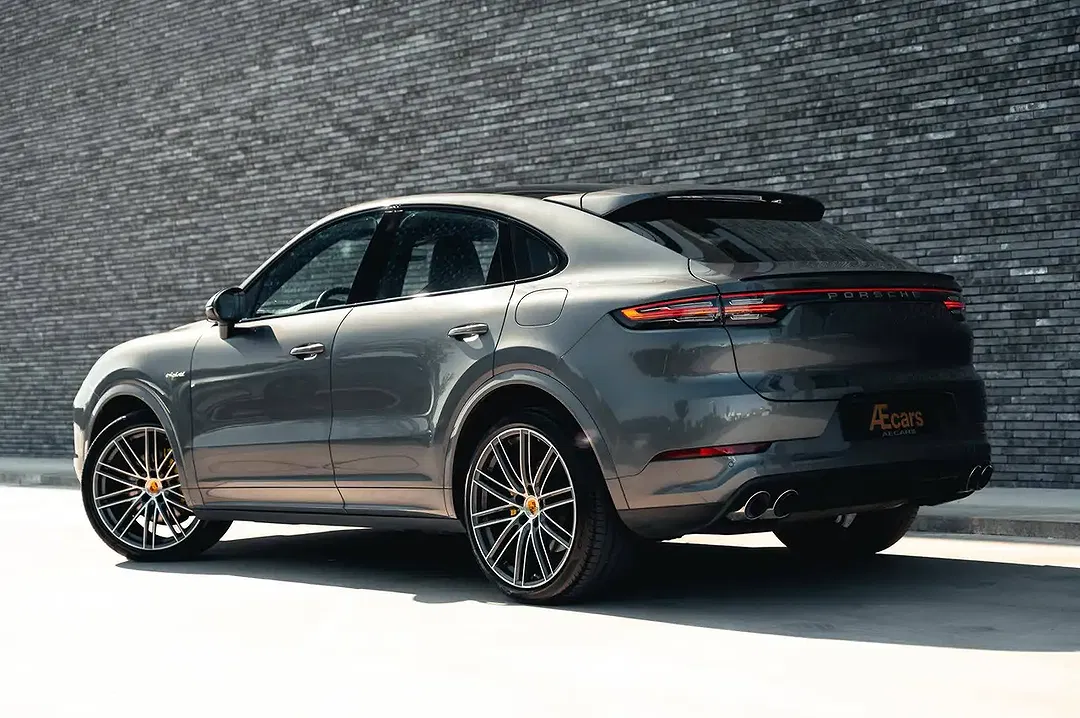 Porsche Cayenne E-Hybrid Coupe - Thumbnail 4