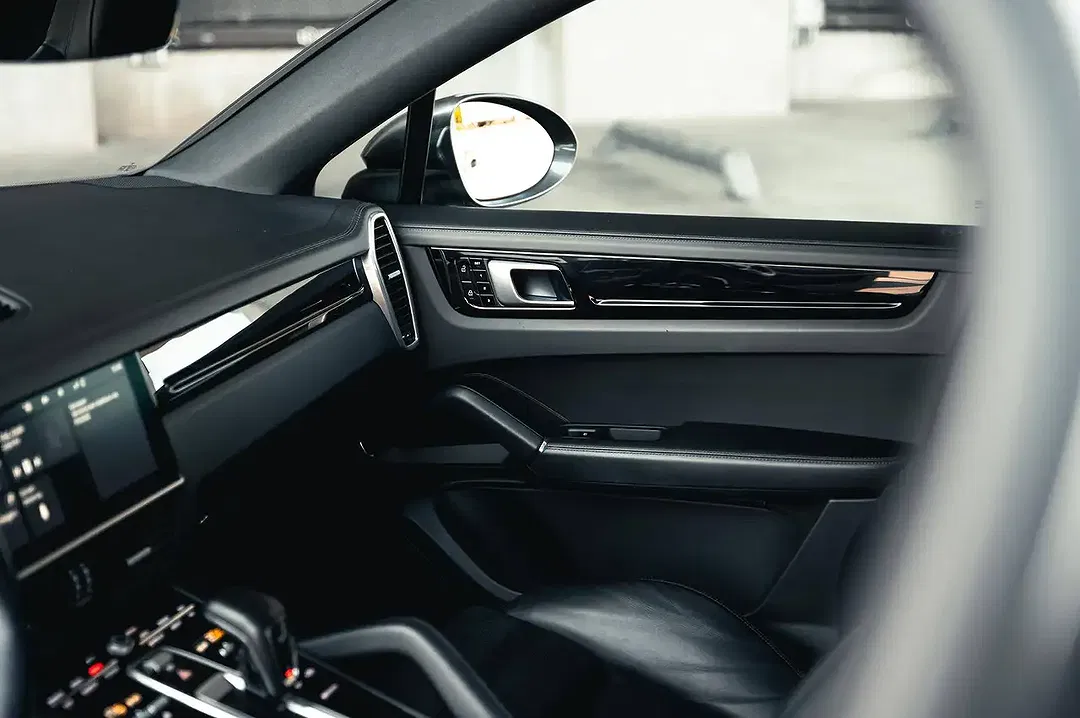 Porsche Cayenne E-Hybrid Coupe - Thumbnail 9