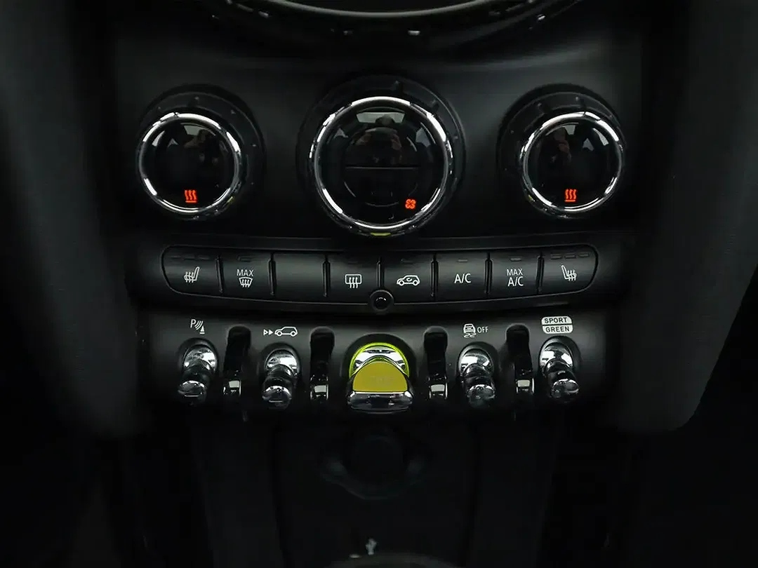 MINI Cooper SE - Thumbnail 16