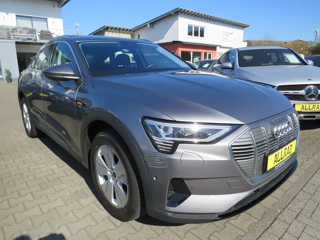 Audi e-tron 55 quattro Sportback - Thumbnail 3