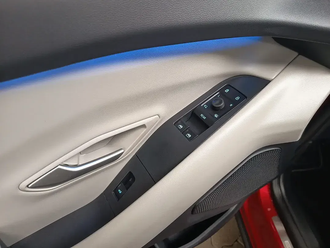 Ford Explorer Extended Range Premium - Thumbnail 11
