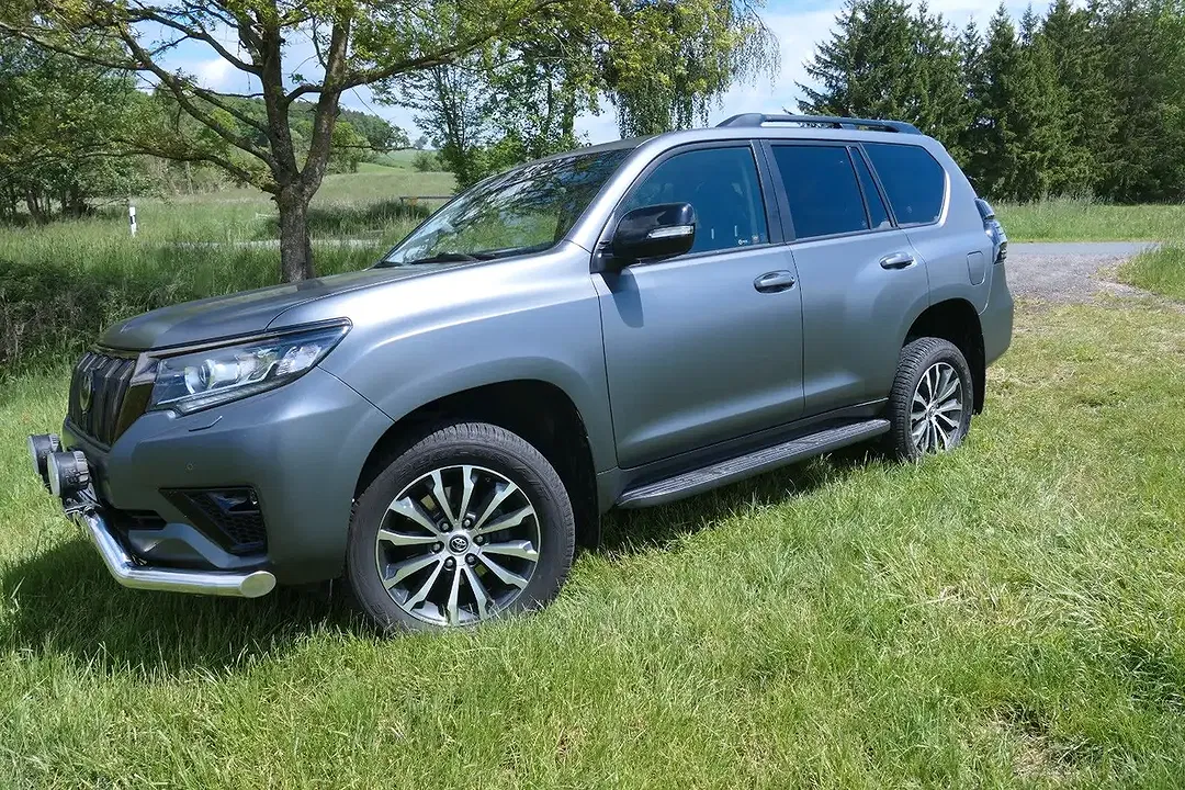 Toyota Land Cruiser - Thumbnail 3