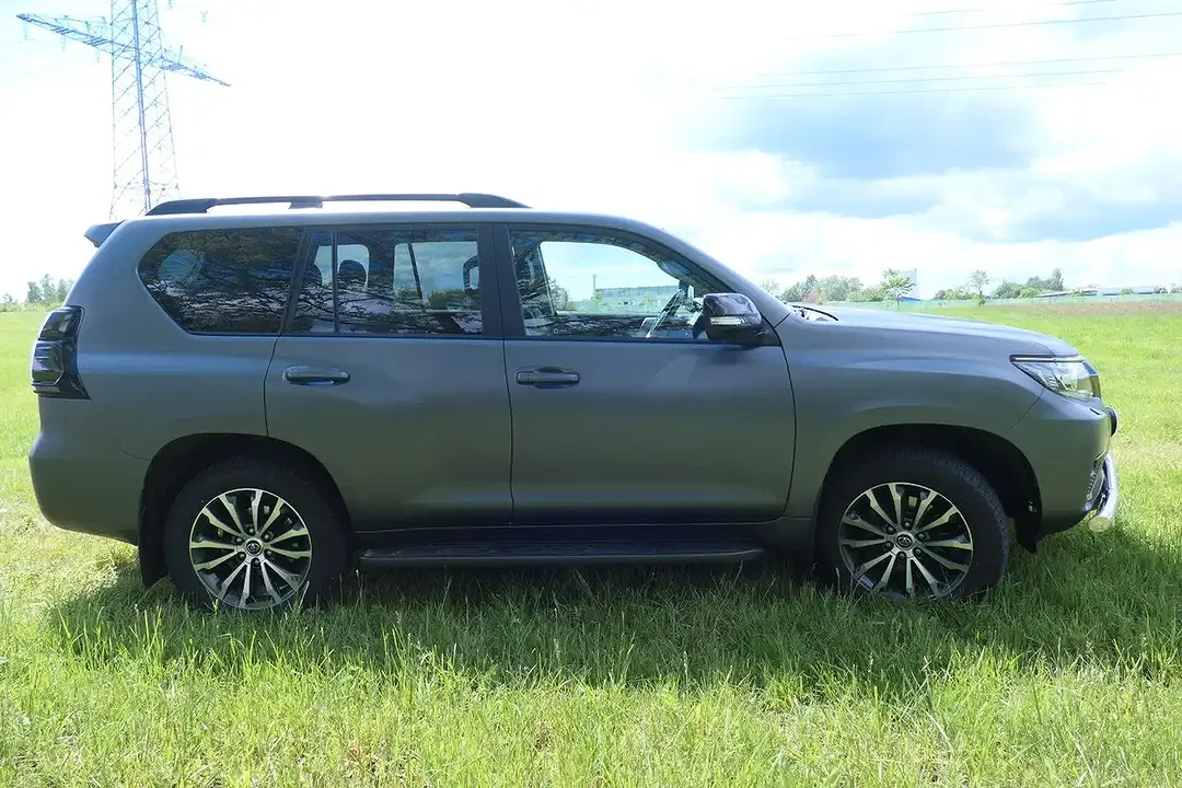 Toyota Land Cruiser - Thumbnail 4