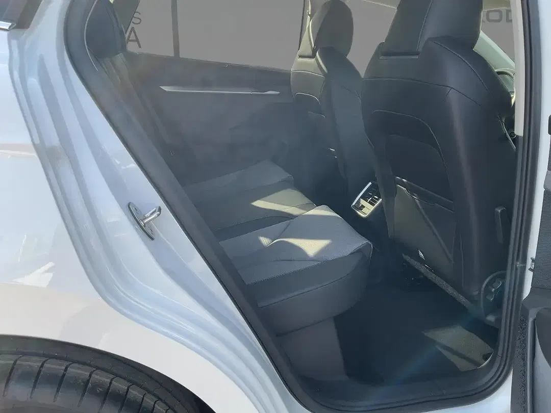 Skoda Enyaq 85 Loft - Thumbnail 11