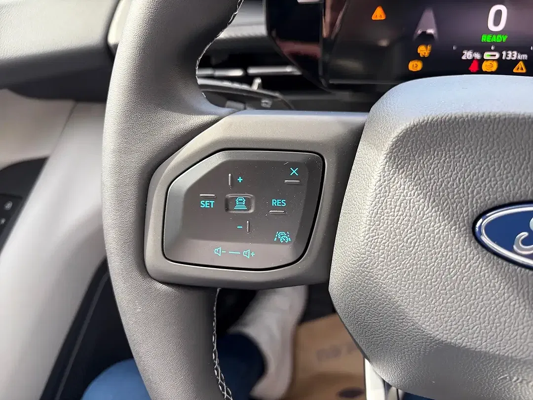 Ford Explorer Premium - Thumbnail 10