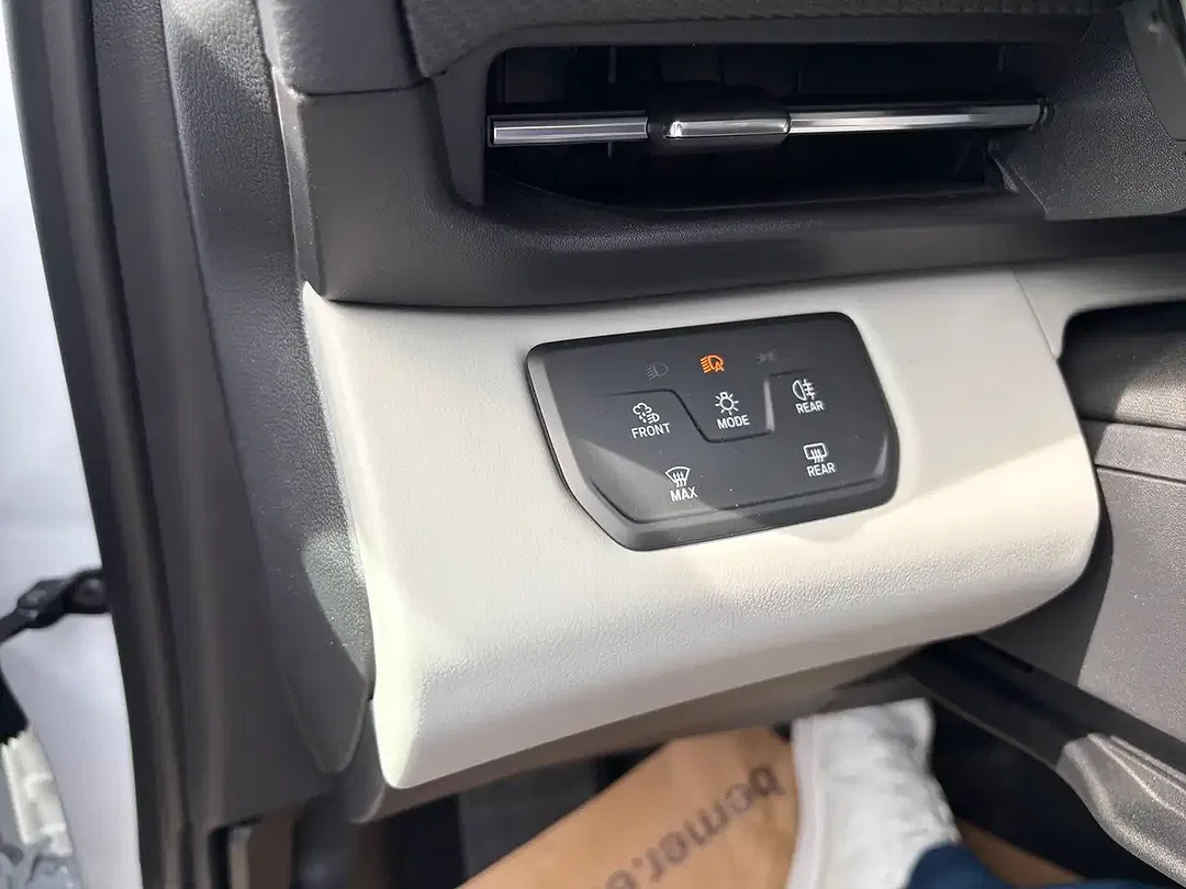 Ford Explorer Premium - Thumbnail 13