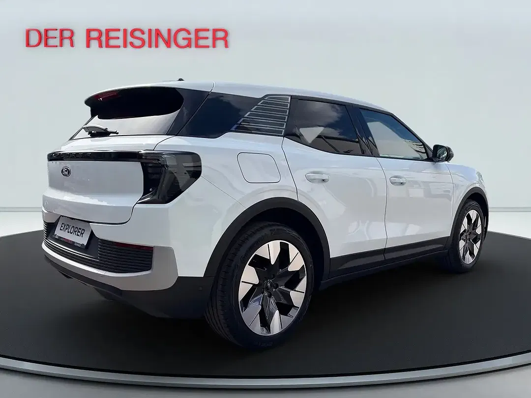 Ford Explorer Premium - Thumbnail 3