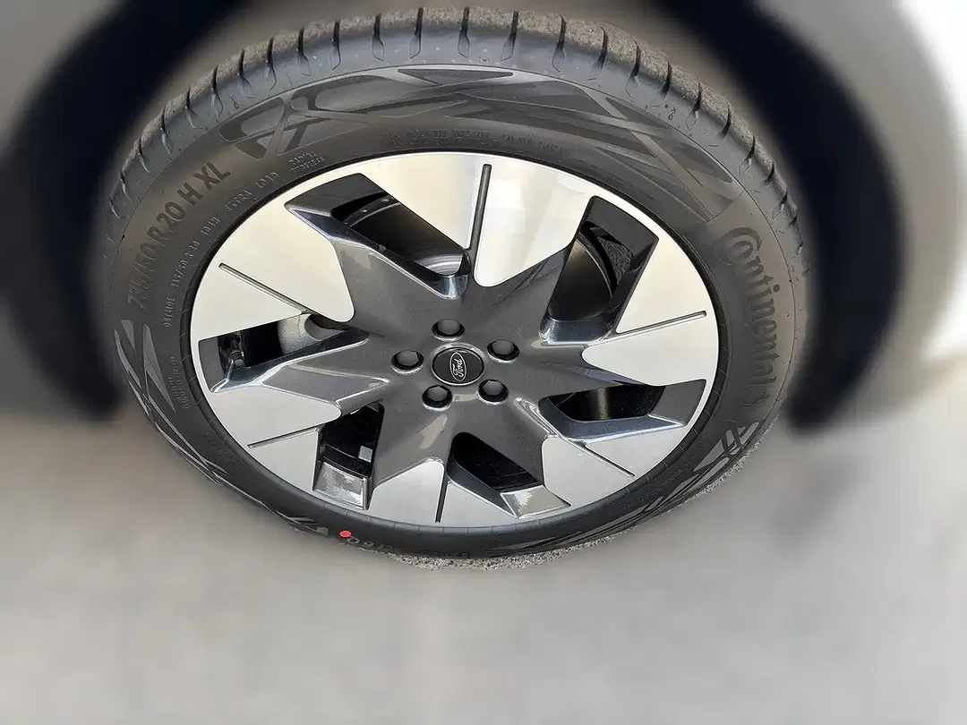 Ford Explorer Premium - Thumbnail 5