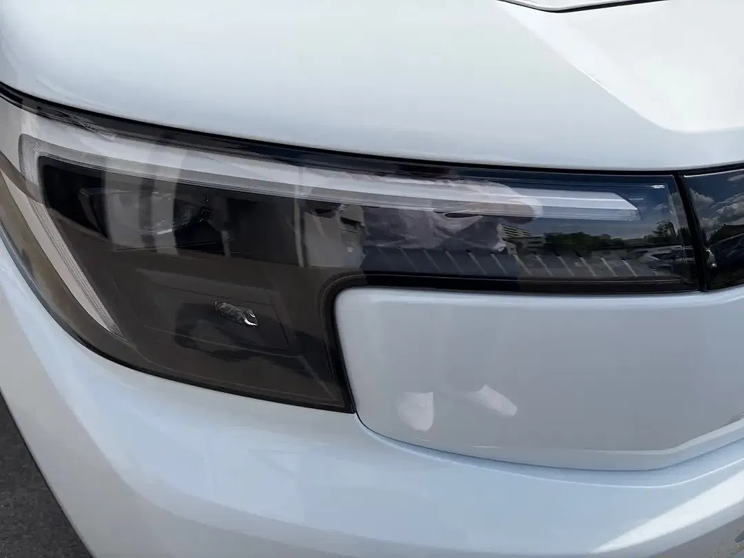 Ford Explorer Premium - Thumbnail 6