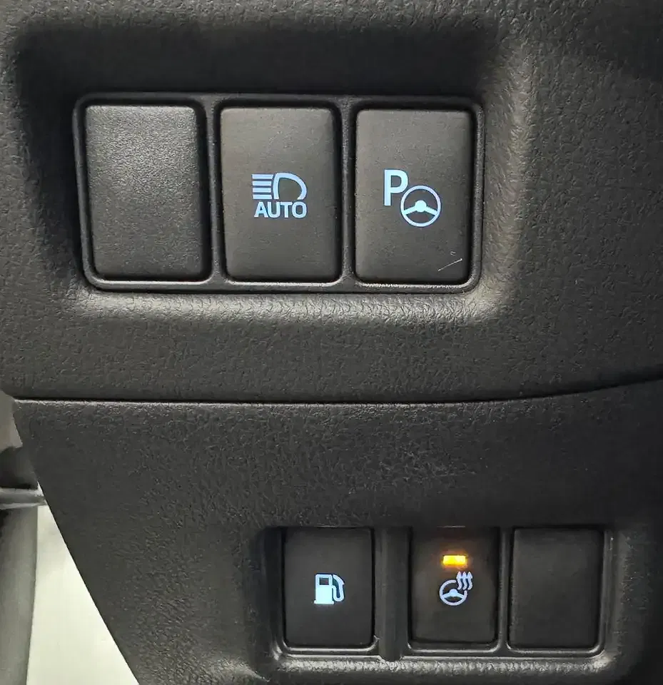 Toyota C-HR Hybrid Team Deutschland - Thumbnail 13