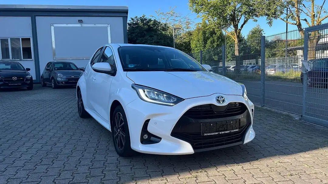 Toyota Yaris Hybrid Team Deutschland - Thumbnail 2